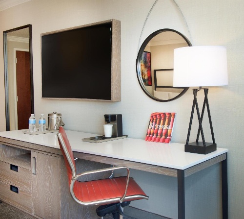 Crowne Plaza Baltimore - Inner Harbor image 2