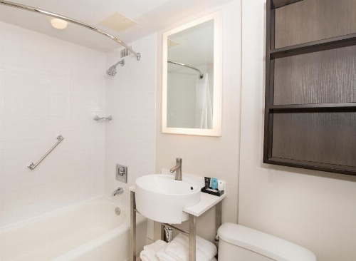 Crowne Plaza Baltimore - Inner Harbor image 5